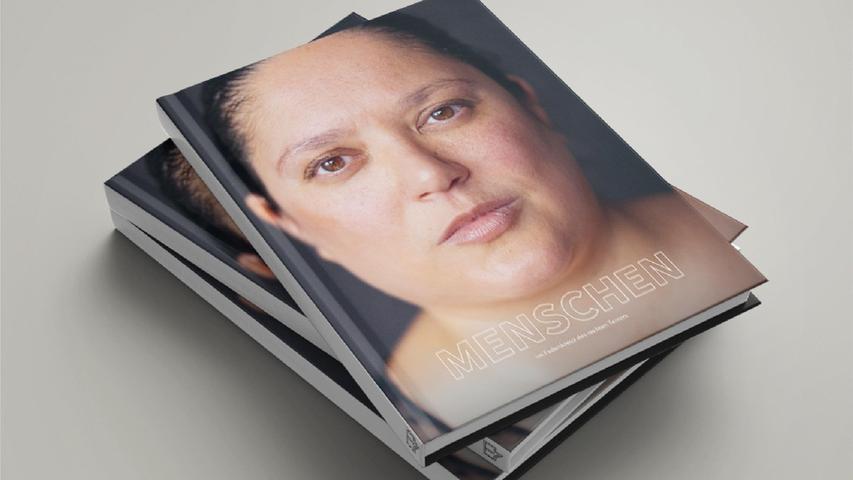 Jacinta Nandi, die auf dem Titelbild des Buchs über die Entwicklung des rechten Terrors in Deutschland zu sehen ist, ist eine Schriftstellerin und Kolumnistin. Jacinta Nandi, die auf dem Titelbild des Buchs über die Entwicklung des rechten Terrors in Deutschland zu sehen ist, ist eine Schriftstellerin und Kolumnistin.