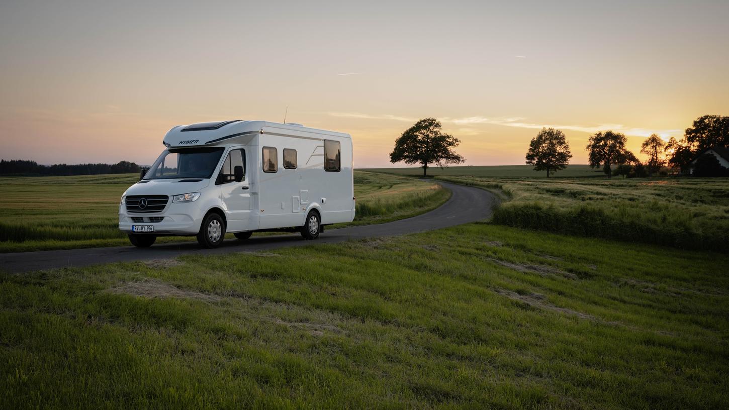 Wohnmobil-Idylle bei Sonnenuntergang.
Wohnmobil-Idylle bei Sonnenuntergang.