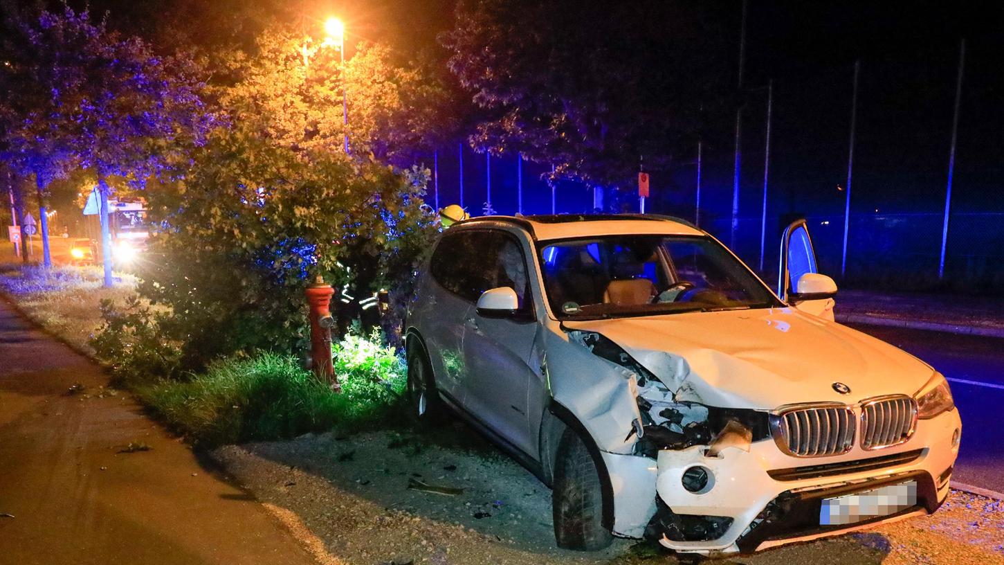 Eine Geländewagen kam von der Fahrbahn ab...