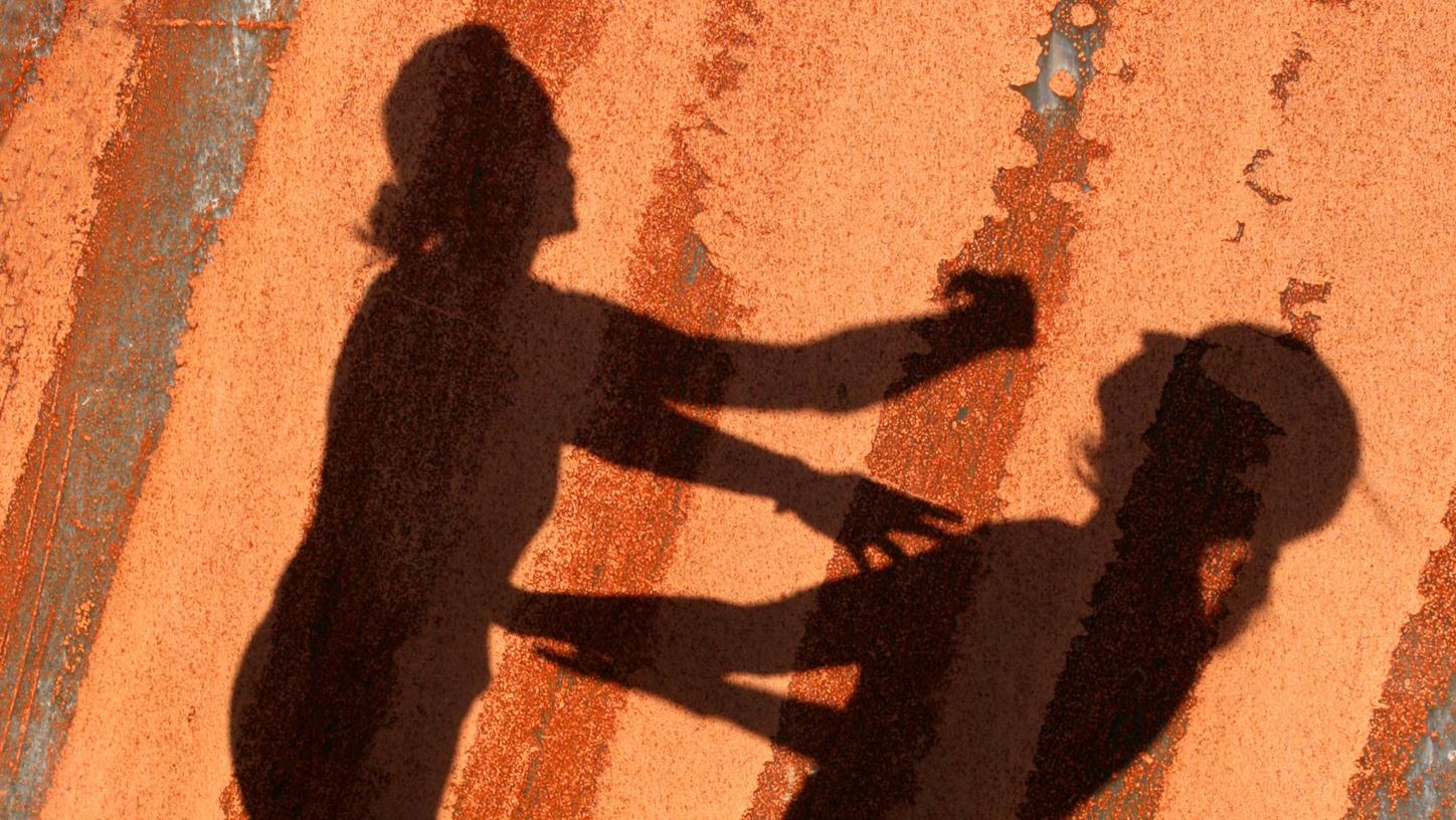 Im Konfliktfall kann man in der Infostelle für Mediation Unterstützung finden.
Im Konfliktfall kann man in der Infostelle für Mediation Unterstützung finden.