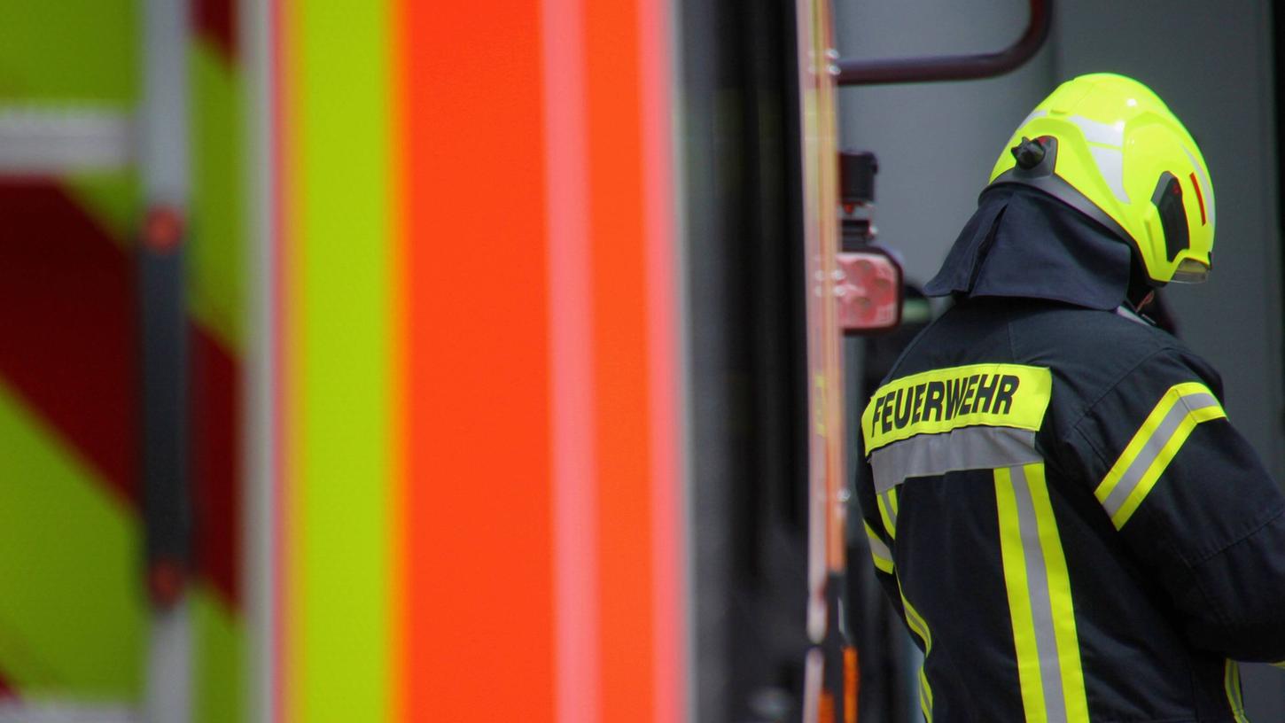 Der Feuerwehrmann erlitt bei dem Unfall leichte Verletzungen.