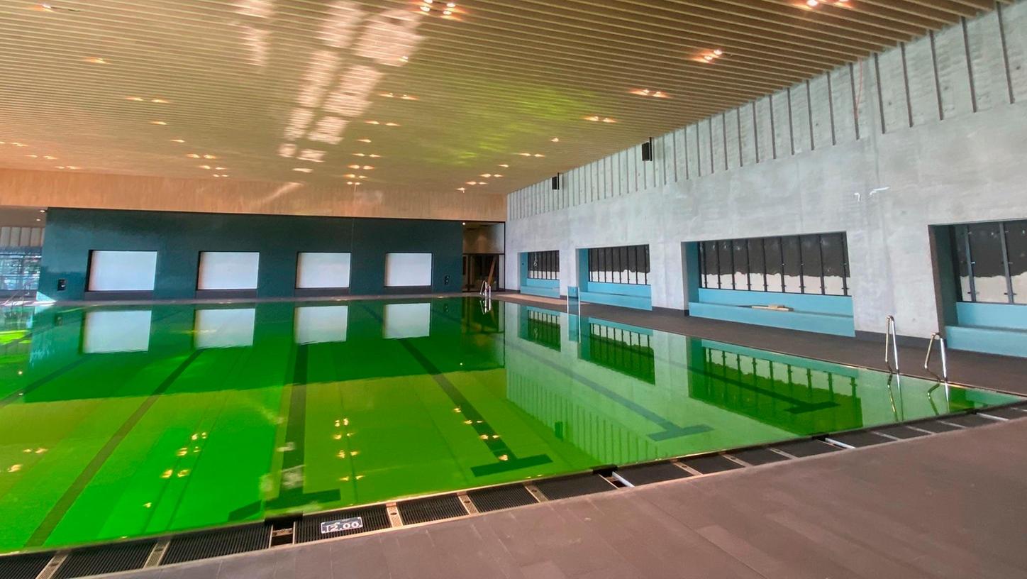 Manchmal ist das Wasser im Sportbecken auch grün. Aber warum?