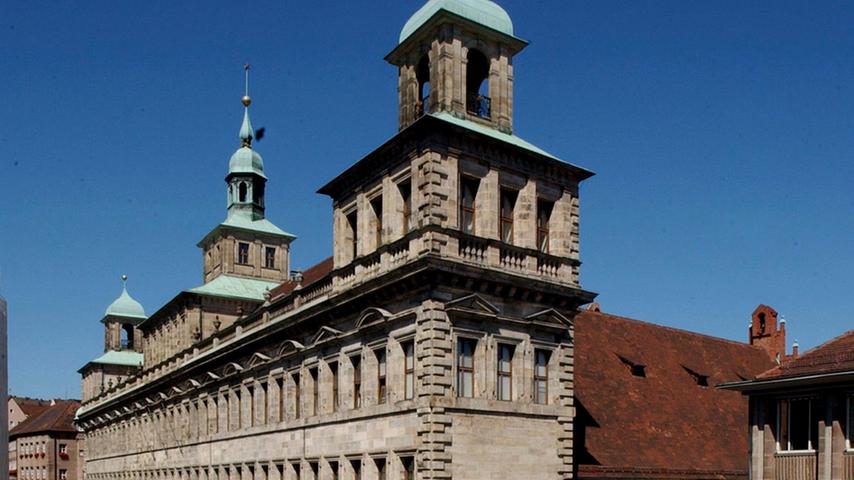 Der öffentliche Sektor ist ein wichtiger Pfeiler der hiesigen Wirtschaft. Die Stadt Nürnberg beschäftigt 12.515 Mitarbeiter.
