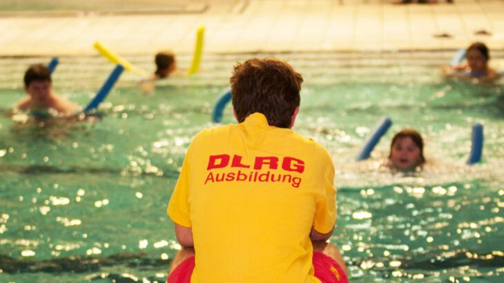 Gutschein vom Freistaat: Bayern schenkt Grundschülern 50 Euro für das Seepferdchen