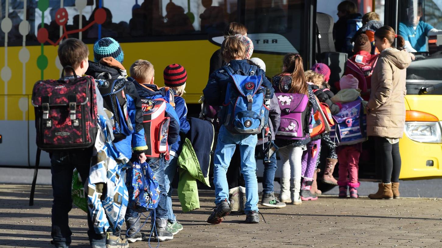 Eltern sind entsetzt: Der Schulbus fällt künftig weg