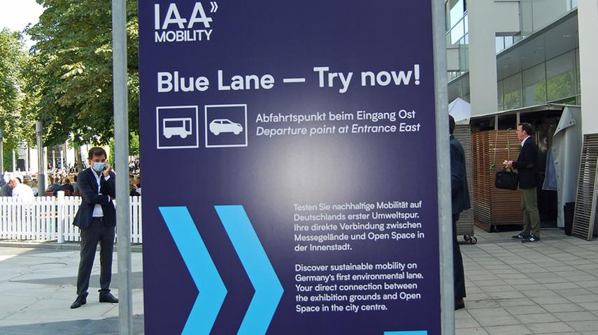 Die "Blue Lane" ist eine zwölf Kilometer lange Transferstrecke vom Messezentrum in die Münchner Innenstadt, auf der die Besucher verschiedene "grüne" Autos mit Elektroantrieb erproben können. 