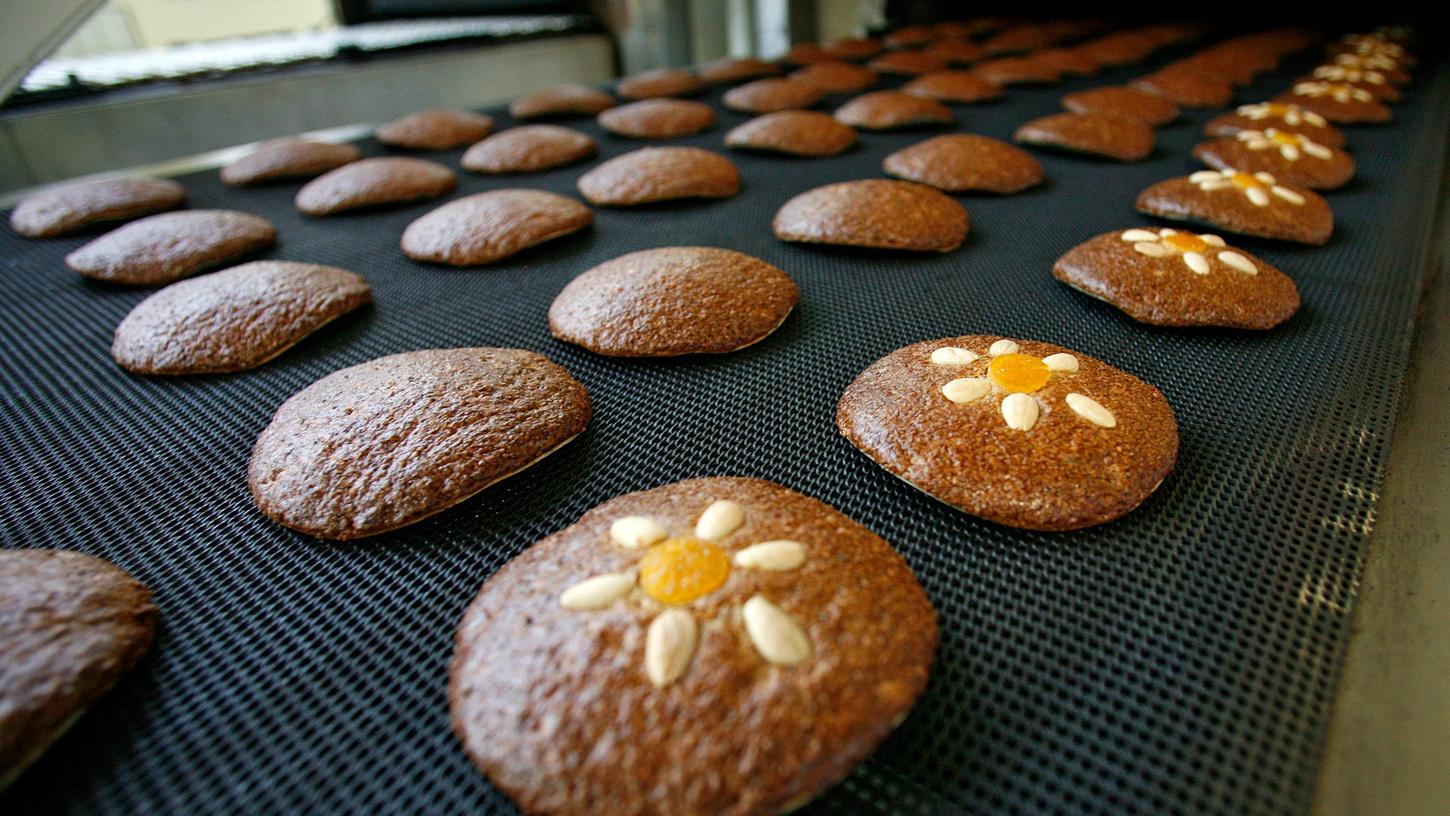 Die Produktion läuft längst auf Hochtouren, inzwischen sind die ersten Lebkuchen schon im Handel. Die Produktion läuft längst auf Hochtouren, inzwischen sind die ersten Lebkuchen schon im Handel.