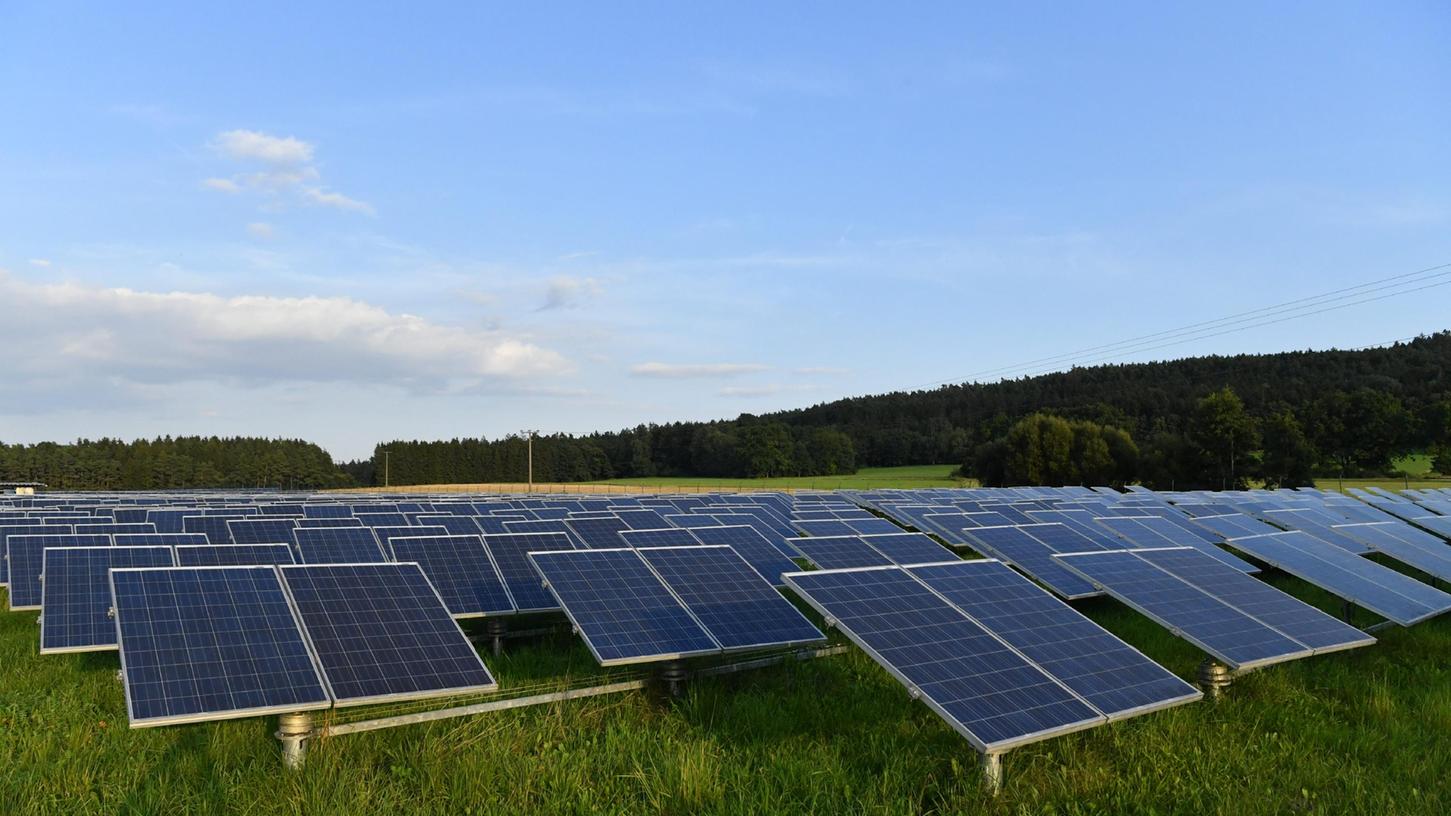 Für Fotovoltaik-Anlagen wie hier in Postbauer-Heng sind Ausgleichsflächen notwendig. 