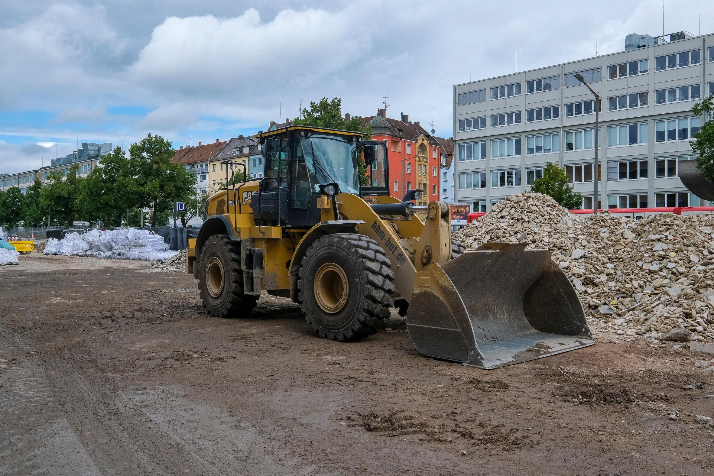 Nun rückt schweres Gerät an, um aus der Quelle bald "The Q" zu machen.