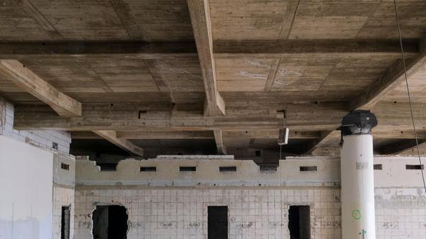 Zwölf Jahre lang stand der Riesenkomplex so gut wie leer, nur ab und zu regte sich mit kleinen Zwischennutzungen etwas Leben in dem einstigen Quelle-Versandzentrum.