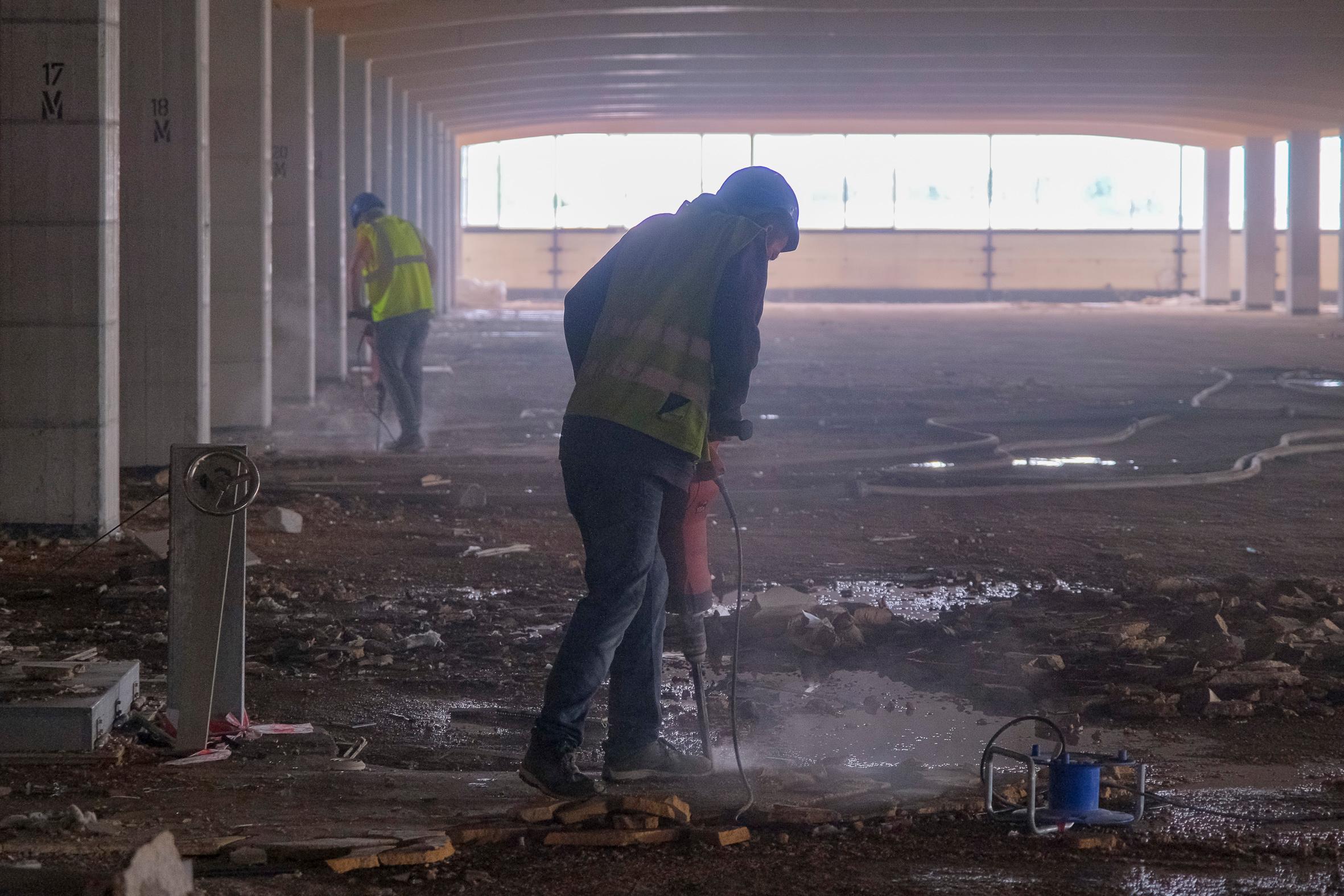 Jetzt wird an der Fürther Straße wieder fleißig gearbeitet - zum Beispiel mit Presslufthammern.