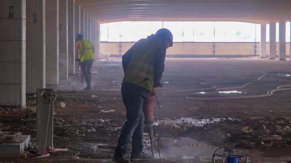 Jetzt wird an der Fürther Straße wieder fleißig gearbeitet - zum Beispiel mit Presslufthammern.