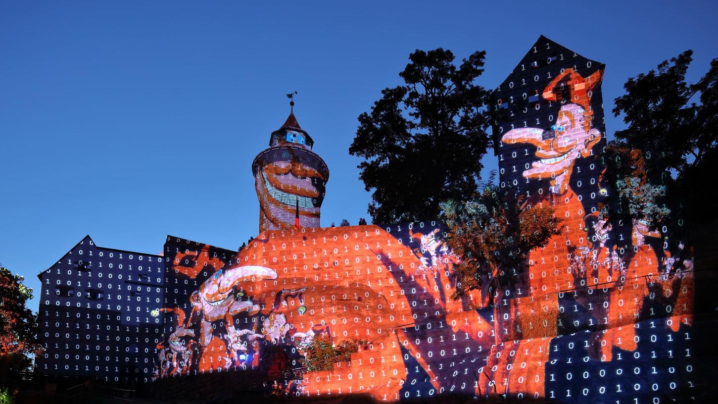 Kasperlestheater um die Kaiserburg-Projektion mit Motiven von Peter Angermann.
Kasperlestheater um die Kaiserburg-Projektion mit Motiven von Peter Angermann.