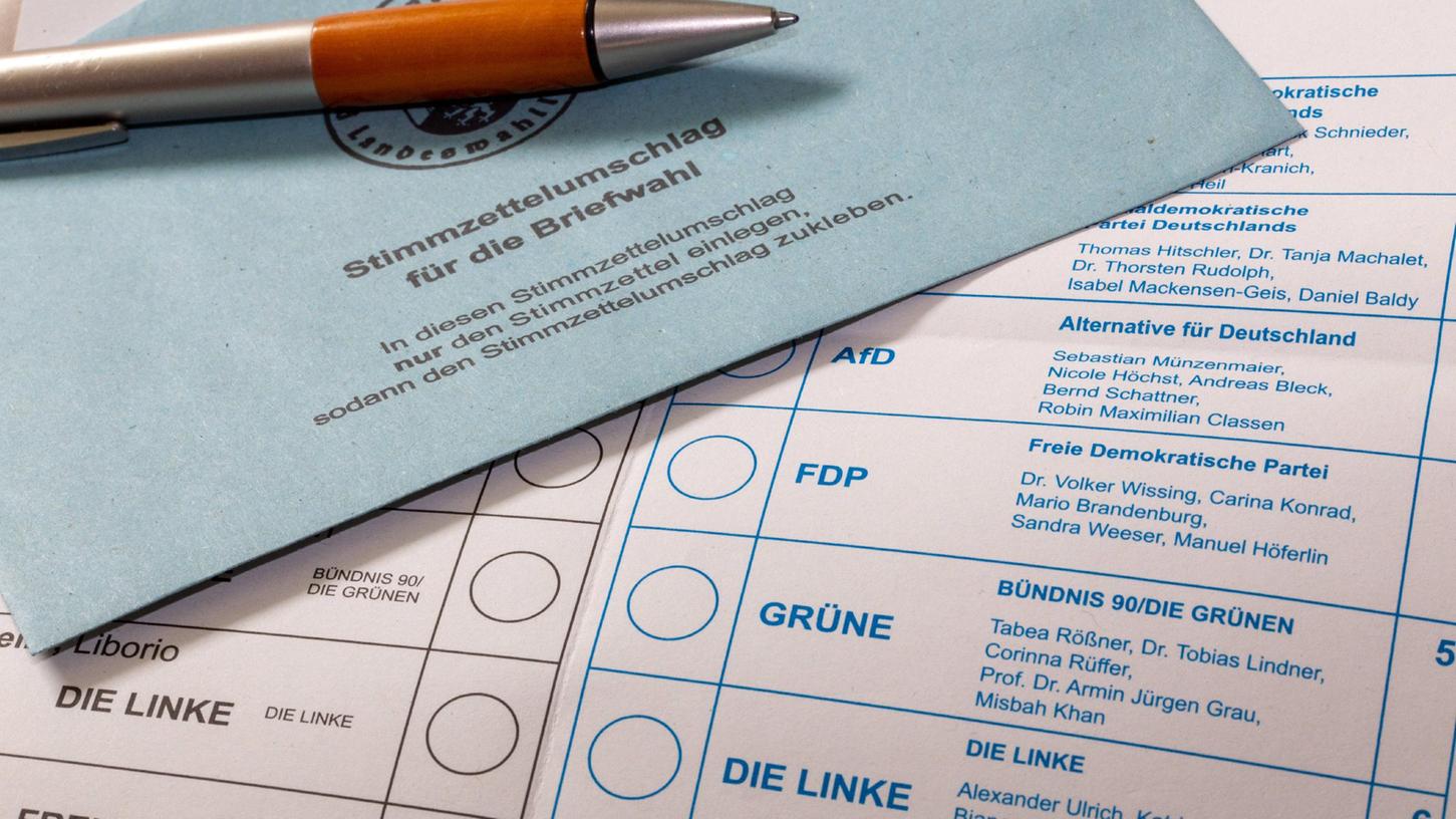 Stimmzettel und Briefumschlag für die Bundestagswahl am 26. September 2021 