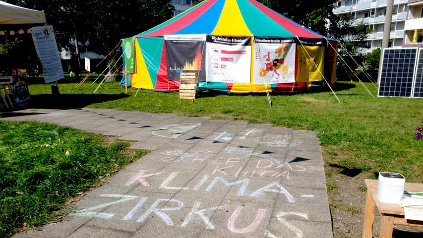 Bis zum 10. September 2021 sind die Klimacamper eine Woche lang in der Prateranlage mit einem großen bunten Zelt vertreten.

 
