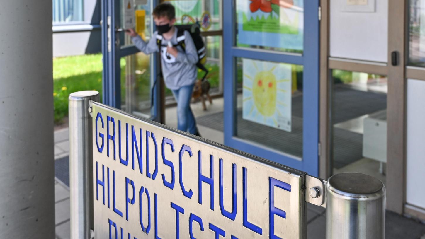 An der Grundschule in Hilpoltstein wird durch den Anspruch auf Ganztagsbetreuung ein Anbau fällig. Vorausschauend wurde dafür im Norden ein Platz freigehalten.  