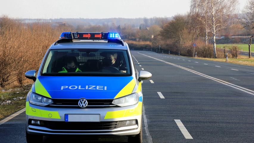 Auf der B2 bei versursachte ein Nürnberger einen Unfall. Seine Kidner saßen dabei ohne Kindersitz auf der Rückbank. Auf der B2 bei versursachte ein Nürnberger einen Unfall. Seine Kidner saßen dabei ohne Kindersitz auf der Rückbank.