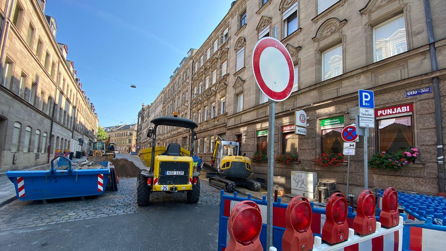 Die Bagger rollen nun auch in der Ottostraße – die Telekom will bis Jahresende 15.000 Haushalte an das Glasfasernetz anschließen.