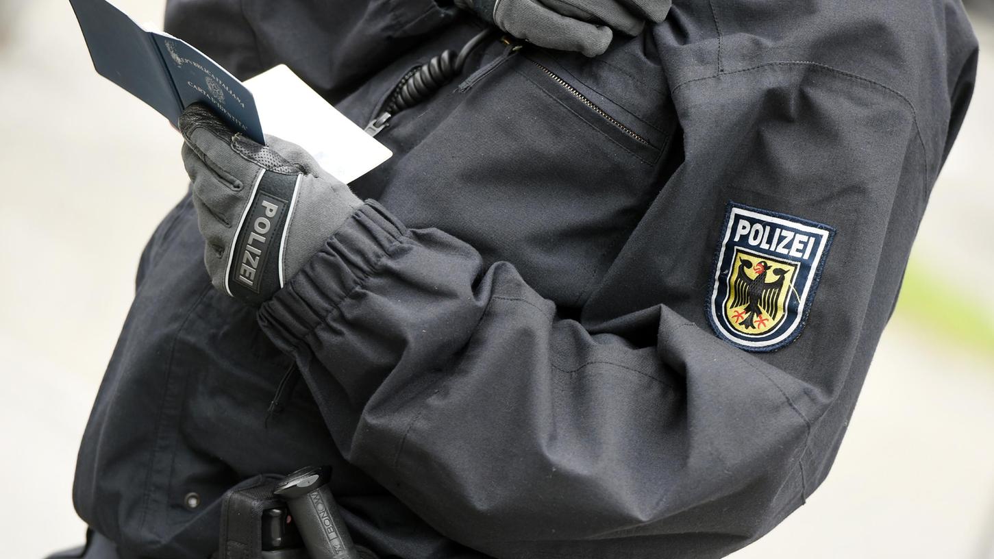Die Beamten der Bundespolizei nahmen den 38-Jährigen in der Nacht auf Dienstag in Oberfranken fest.