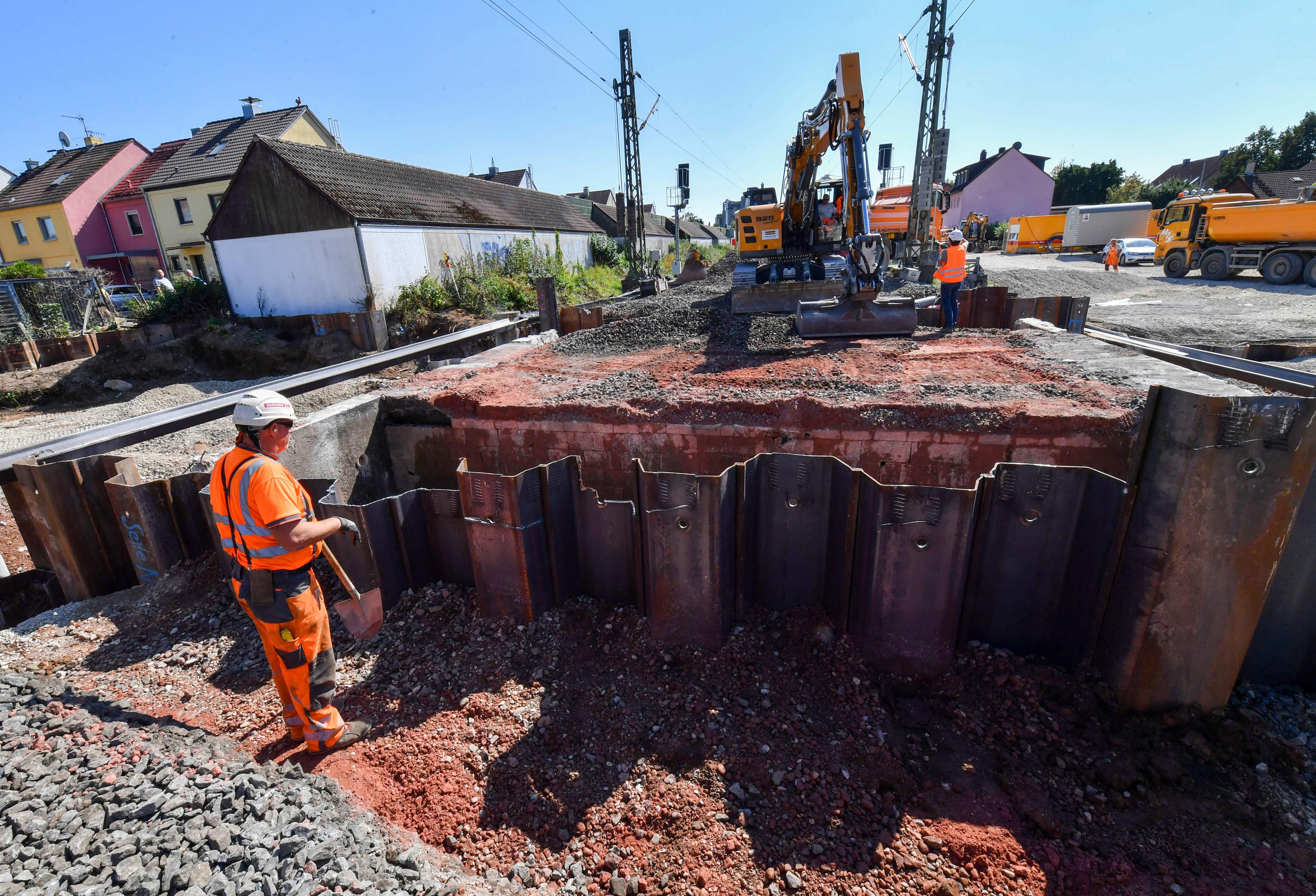 In nördlicher Verlängerung entsteht hier der S-Bahn-Halt Forchheim-Nord, der mittels Rampe in der Unterführung erreichbar wird. Geplante Inbetriebnahme: Ende 2024.