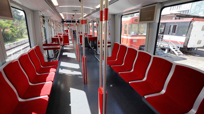Um die sieben Millionen Euro kostet jeder der von Siemens Mobility in Wien konzipierten neuen Züge. Bis zu 604 Passagiere finden im Inneren eines Zuges Platz.