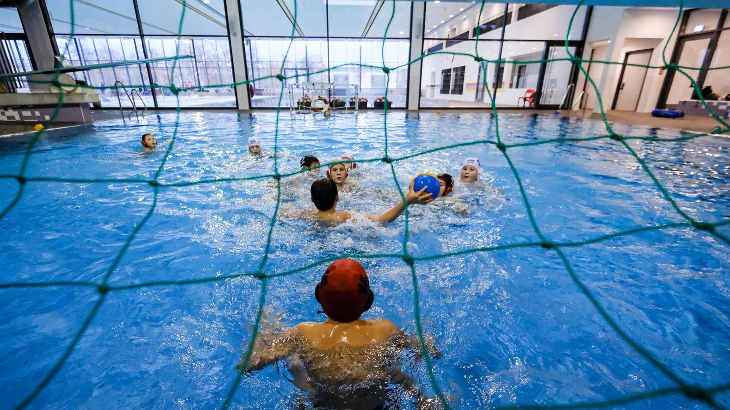 Im Langwasserbad und den anderen Hallenbädern werden die Regeln etwas gelockert. 