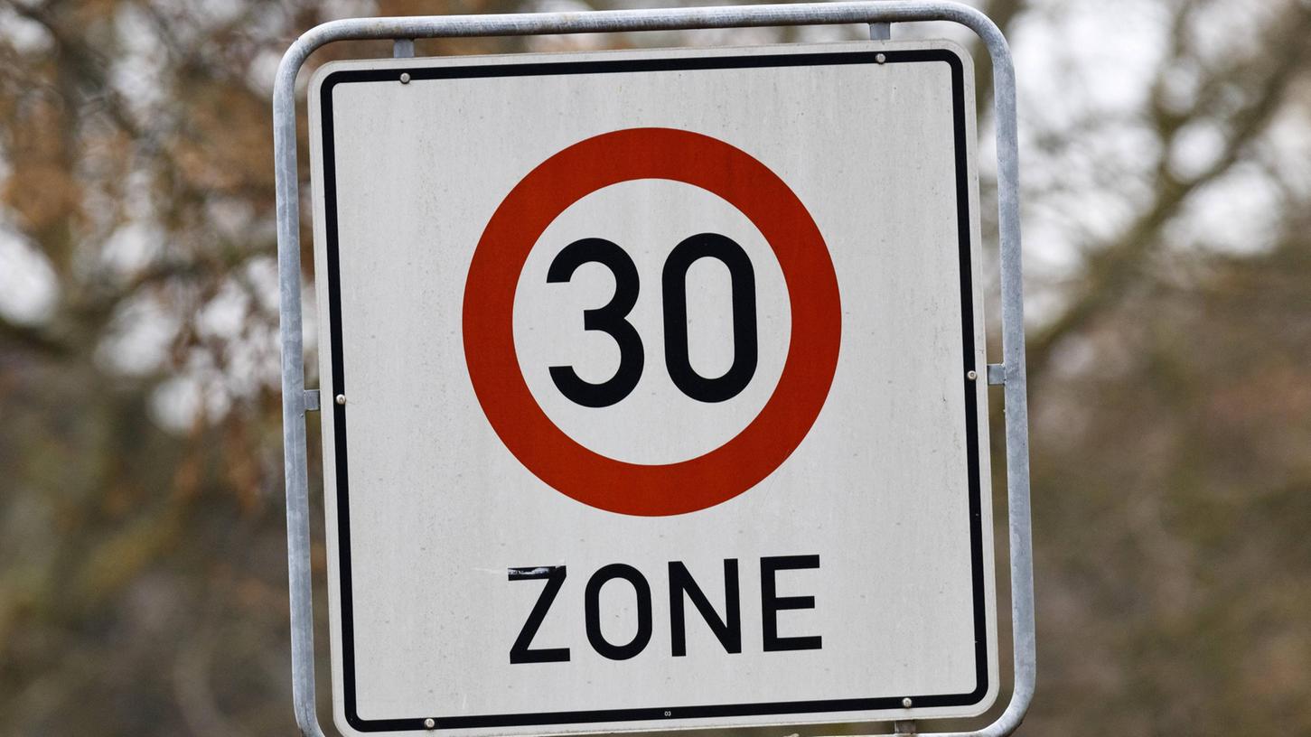 Tempo 30 (Symbolbild).
Tempo 30 (Symbolbild).