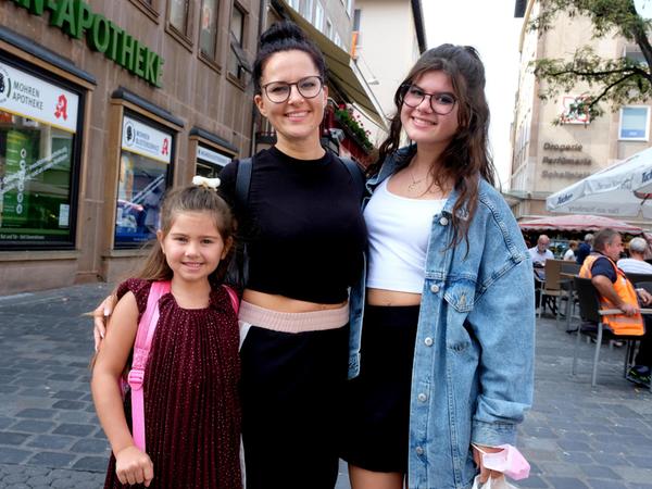 Samira, Mutter Nadia Pipok und Aliah Samira, Mutter Nadia Pipok und Aliah