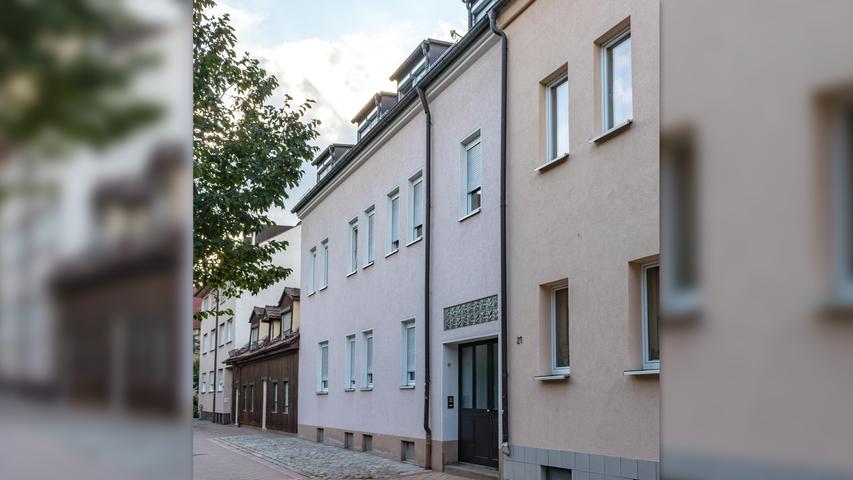 Seit der Flächensanierung hat die Andreasstraße, hier von der Einmündung in die Grenzstraße aus gesehen, den Charakter einer ruhigen Wohnstraße. Auf dem Grund links entstanden Gärten und ein Spielplatz. Seit der Flächensanierung hat die Andreasstraße, hier von der Einmündung in die Grenzstraße aus gesehen, den Charakter einer ruhigen Wohnstraße. Auf dem Grund links entstanden Gärten und ein Spielplatz.