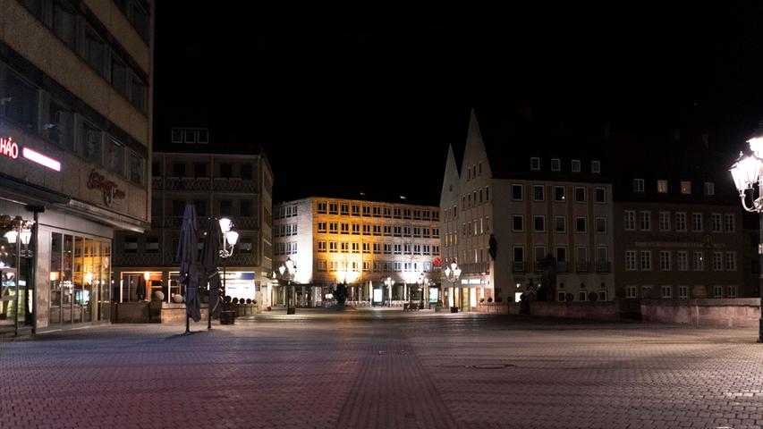 Anfang des Jahres galt in Folge der hohen Corona-Zahlen eine Ausgangssperre ab 21 Uhr. Nicht alle Menschen in der Region hielten sich daran und so trudelten neben banalen Verstößen auch einige ungewöhnlichere Meldungen in der Redaktion ein. Bei Forchheim traf sich zum Beispiel ein jüngeres Pärchen nach 21 Uhr, um Sex im Auto zu haben - kein triftiger Grund für die Polizei. Im Nürnberger Stadtteil Gostenhof musste gar das USK anrücken. Die Beamten mussten zu später Stunde in einer Gaststätte eine illegale Poker-Runde mit 60.000-Euro-Pott auflösen.