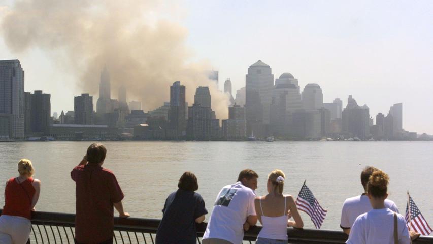 Rauch über Manhattan am 11. September 2001.
Rauch über Manhattan am 11. September 2001.