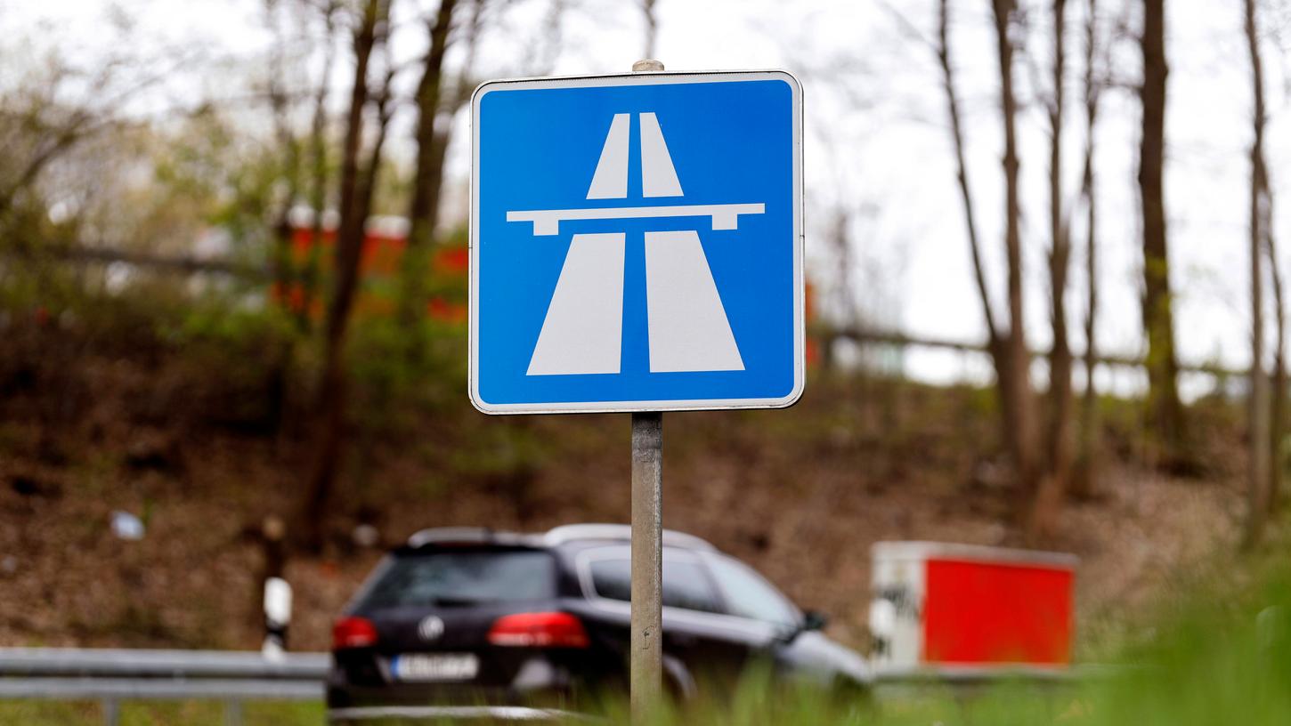 Viele Autofahrer empfänden ein Tempolimit als Gängelung. Dabei fahren viele laut einer IW-Studie längst maximal 130 km/h.