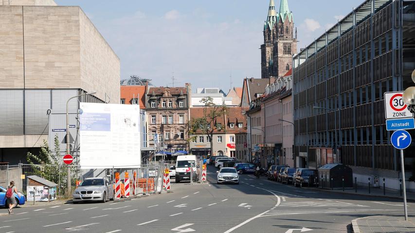 Viel Platz für Autos, aber kaum Raum für Fußgänger: Die Grasersgasse.