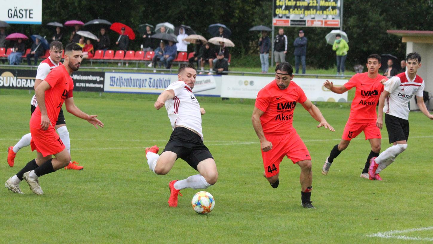 Weißenburg gegen Türk/Cagri Nürnberg am 7. August: Seither hatte der TSV 1860 (am Ball Sebastian Walter) kein Heimspiel mehr. Am Samstag, 11. September, um 15.30 Uhr ist nun der SV Schwaig zu Gast.  