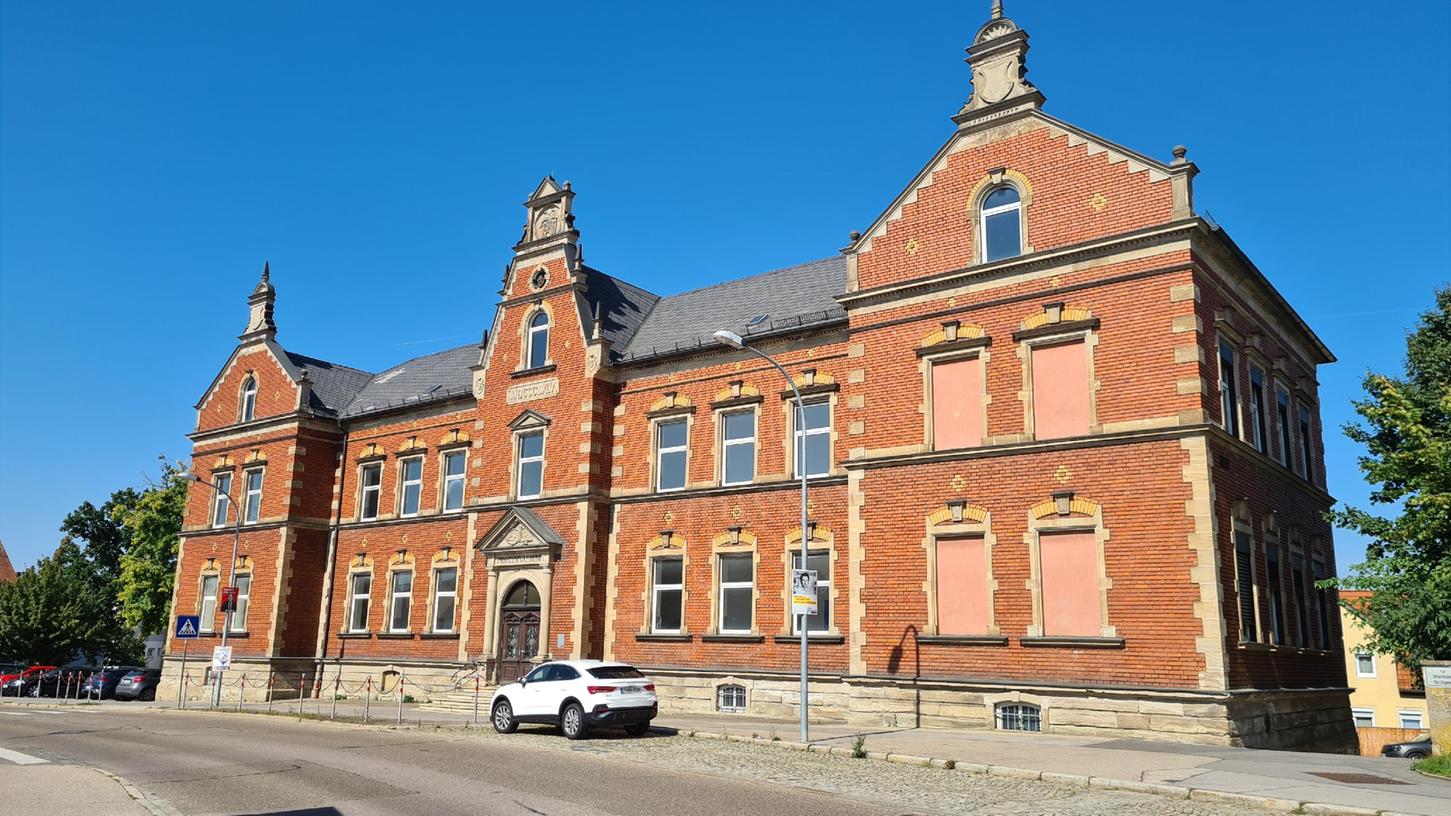 Ein Mehrgenerationenhaus im Progymnasium? Die Stadtratsfraktion der Grünen möchte beantragen, dass die Verwaltung verschiedene städtische Gebäude auf diese Nutzung hin überprüft. Ein Mehrgenerationenhaus im Progymnasium? Die Stadtratsfraktion der Grünen möchte beantragen, dass die Verwaltung verschiedene städtische Gebäude auf diese Nutzung hin überprüft.