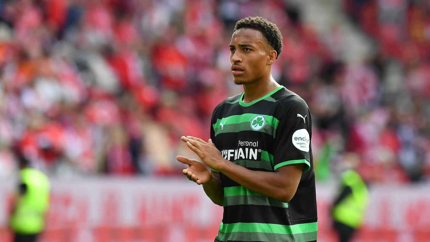 Applaus, Applaus: Jamie Leweling tritt bislang relativ sorglos auf in Liga eins.
Applaus, Applaus: Jamie Leweling tritt bislang relativ sorglos auf in Liga eins.