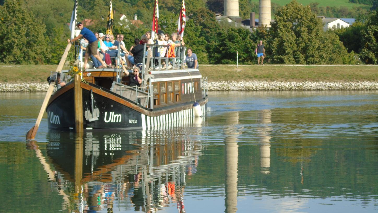 Die 29 Damen und ihre vier Bootsbegleiter fuhren auf dem Kanal von Berching weiter bis hoch nach Bamberg. 