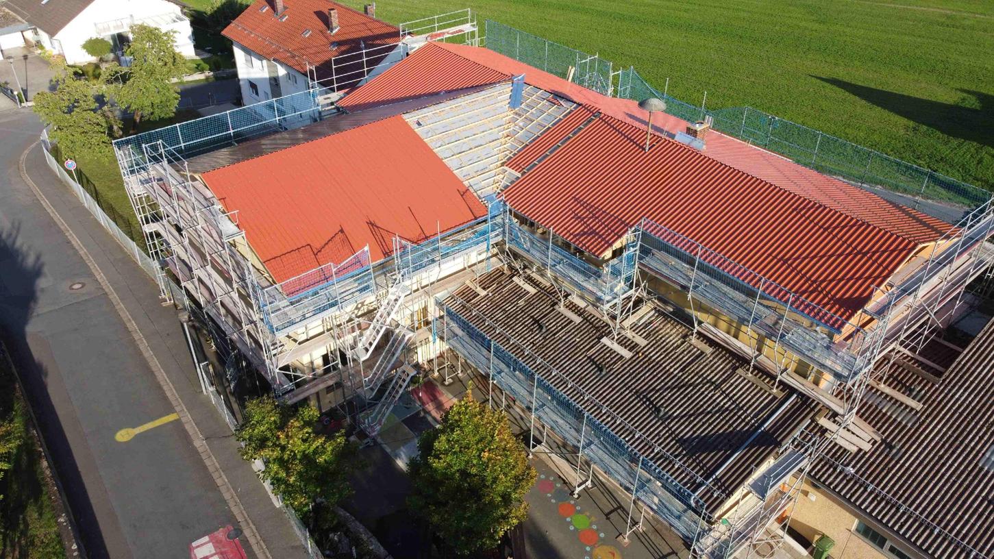 So sieht die Schulsanierung Weilersbach von oben aus.
So sieht die Schulsanierung Weilersbach von oben aus.