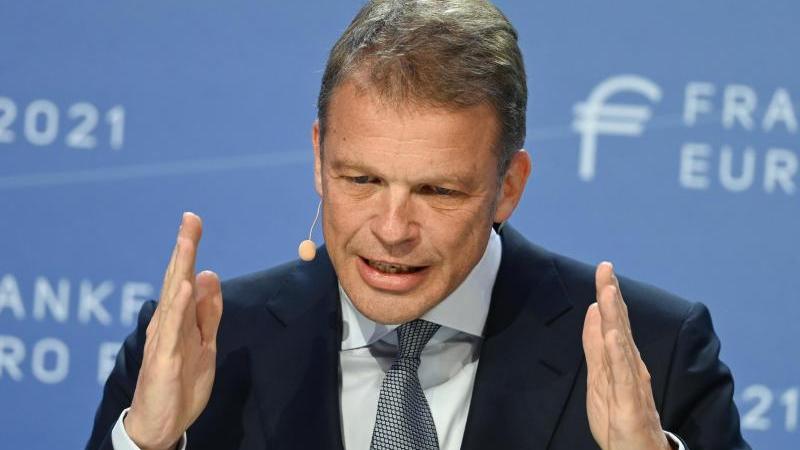 Christian Sewing, Vorstandsvorsitzender der Deutschen Bank, vermisst Christian Sewing, Vorstandsvorsitzender der Deutschen Bank, vermisst