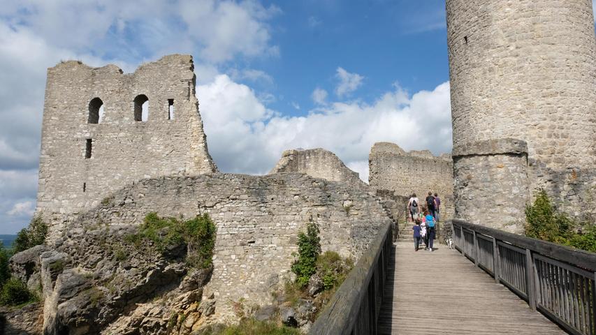 Mit Turm, Pallas und Zehenthaus lassen sich am Wolfstein viele Lebensumstände des Mittelalters unmittelbar aufzeigen. 