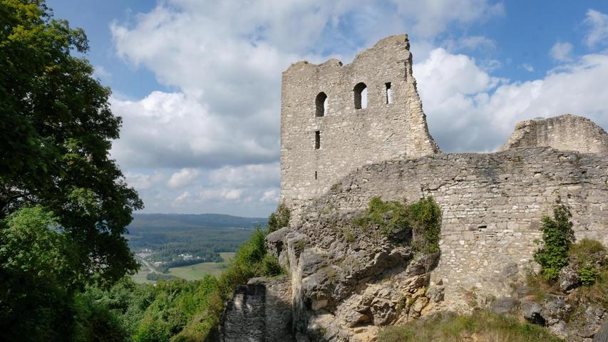 Wer die Überreste der Wolfstein-Burg betrachtet, stellt sich unwillkürlich vor, wie das Leben im Mittelalter dort so war - und wie lange eine Zeitreise eine angenehme Erfahrung wäre. 