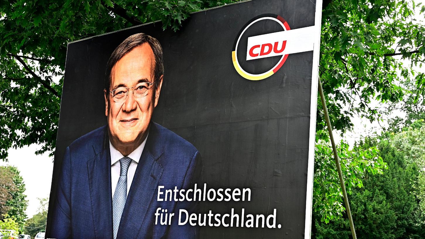 CDU-Kanzlerkandidat Armin Laschet möchte am Montag ein Sofortprogramm mit Maßnahmen vorstellen, die er bei einem Einzug ins Kanzleramt nach der Bundestagswahl umsetzen will.
CDU-Kanzlerkandidat Armin Laschet möchte am Montag ein Sofortprogramm mit Maßnahmen vorstellen, die er bei einem Einzug ins Kanzleramt nach der Bundestagswahl umsetzen will.