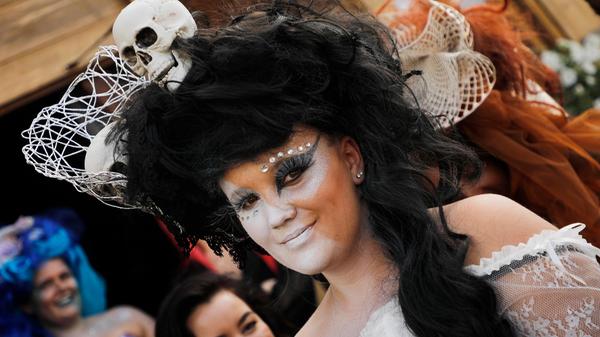 Auch der Gruselcharakter durfte natürlich nicht fehlen, wie hier mit einem Totenkopf-Outfit.