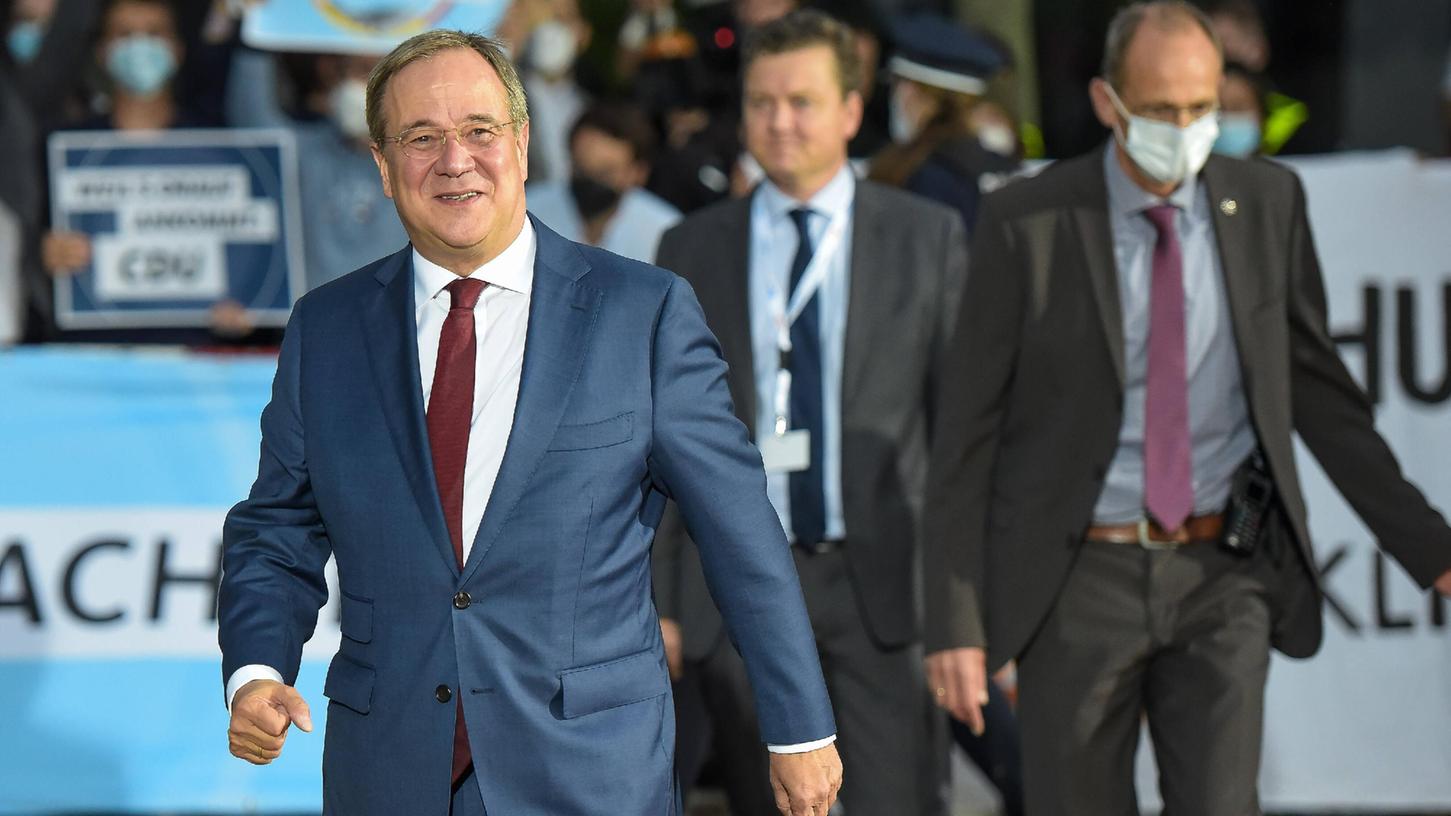 Die Ankunft von Armin Laschet in Berlin-Adlershof zum zweiten Fernseh-Triell.
Die Ankunft von Armin Laschet in Berlin-Adlershof zum zweiten Fernseh-Triell.
