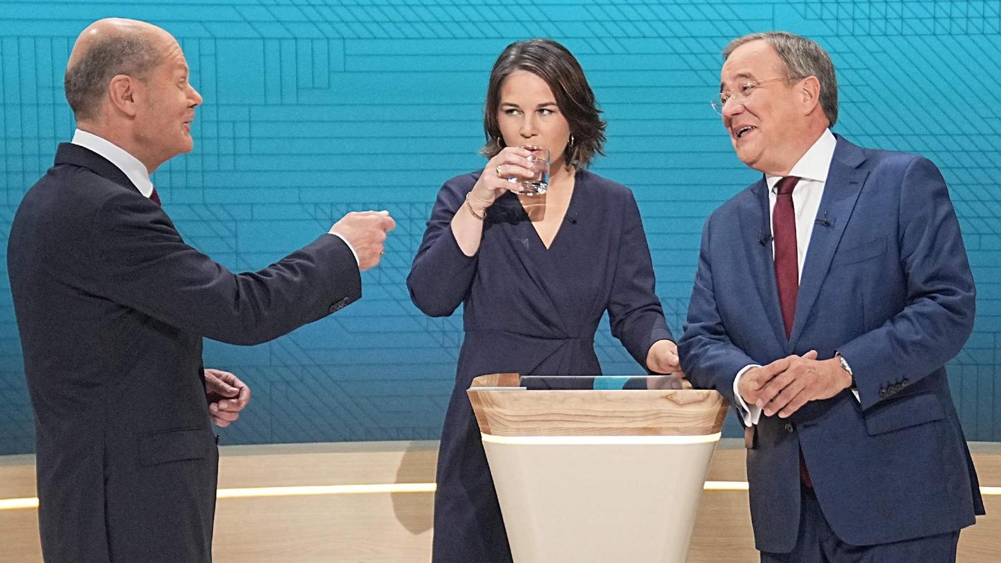 Fast 100 Minuten stellten sich Olaf Scholz, Annalena Baerbock und Armin Laschet den Fragen der Moderatoren.
Fast 100 Minuten stellten sich Olaf Scholz, Annalena Baerbock und Armin Laschet den Fragen der Moderatoren.