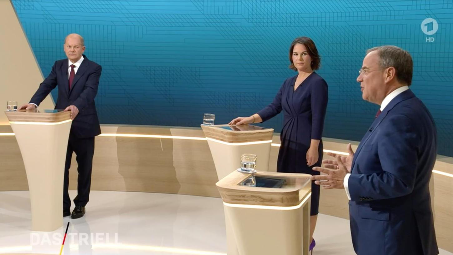 Sie machten sich Vorwürfe, blieben über fast 100 Minuten aber immer fair: Olaf Scholz, Annalena Baerbock und Armin Laschet.
Sie machten sich Vorwürfe, blieben über fast 100 Minuten aber immer fair: Olaf Scholz, Annalena Baerbock und Armin Laschet.