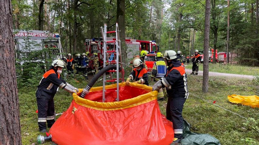 Eine der Herausforderungen war es, möglichst viel Löschwasser in möglichst kurzer Zeit an die Gefahrenstelle zu transportieren.
Eine der Herausforderungen war es, möglichst viel Löschwasser in möglichst kurzer Zeit an die Gefahrenstelle zu transportieren.