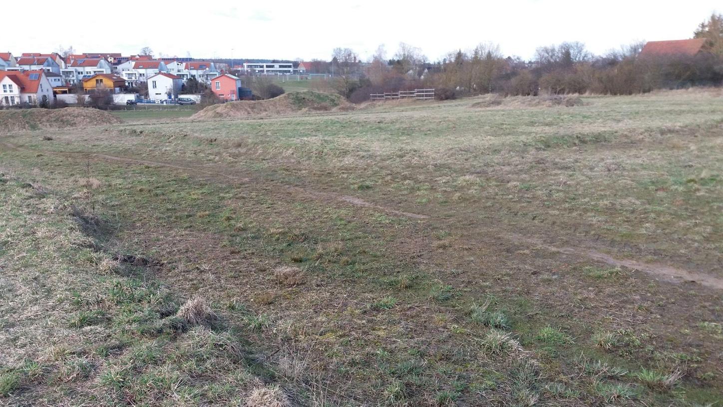 In diesem Bereich wird im kommenden Jahr das neue Baugebiet Am Dillinghof entstehen. Die Baustellenzufahrt wird über den Uigenauer Weg erfolgen. In diesem Bereich wird im kommenden Jahr das neue Baugebiet Am Dillinghof entstehen. Die Baustellenzufahrt wird über den Uigenauer Weg erfolgen.