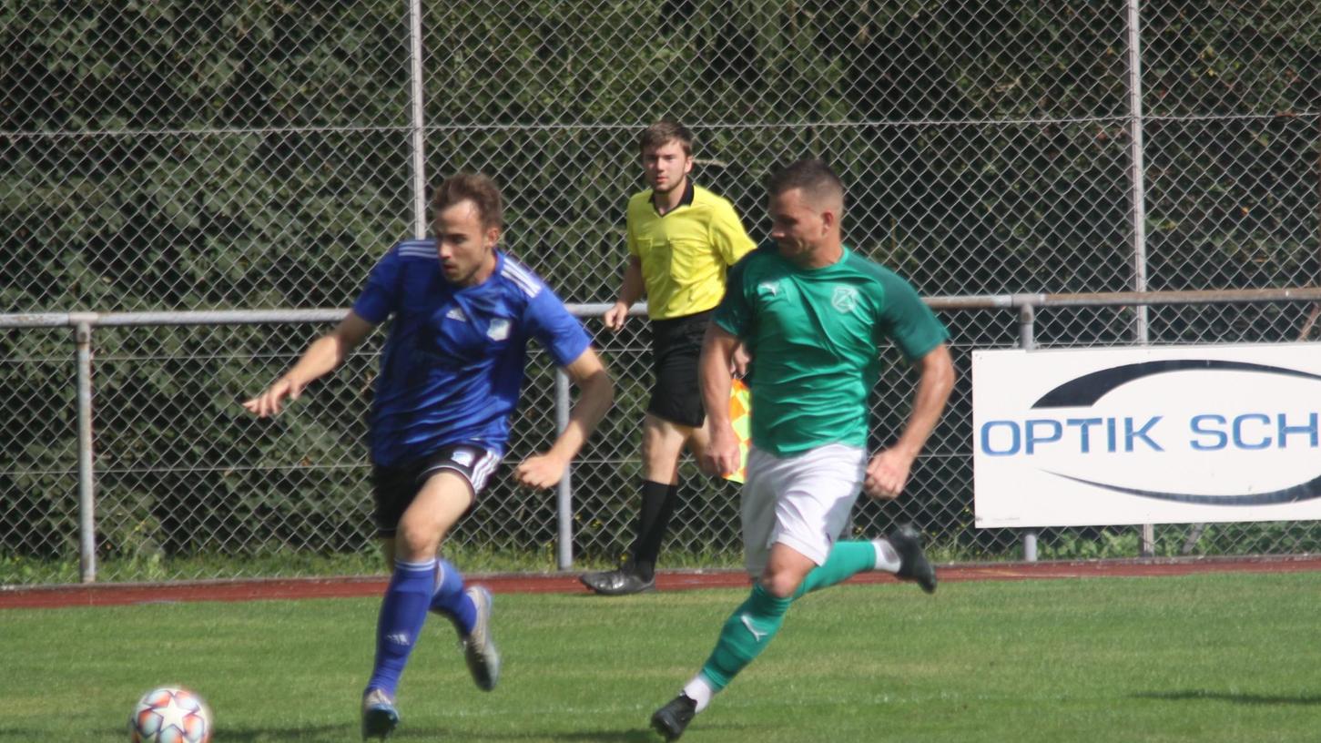 Niederlage im Topspiel: Lonnerstadt (im grünen Trikot) verliert in Ebermannstadt mit 0:3.