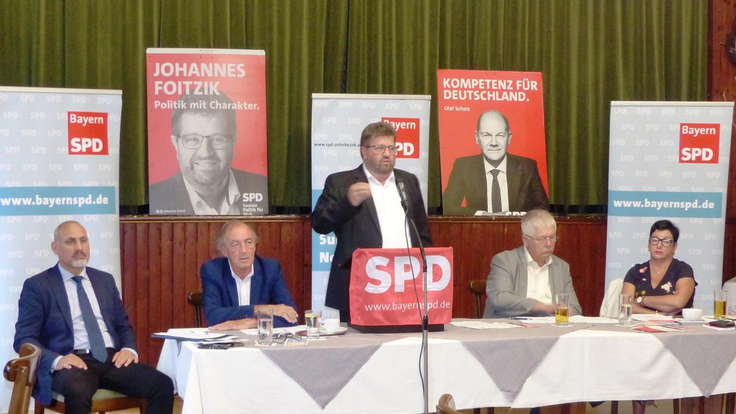Direktkandiat Johannes Foitzik sprach ebenfalls beim Unterbezirkstag der SPD in Kastl.
Direktkandiat Johannes Foitzik sprach ebenfalls beim Unterbezirkstag der SPD in Kastl.
